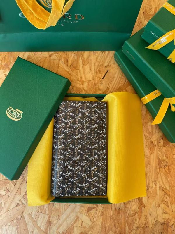 G09ard saint-roch long wallet