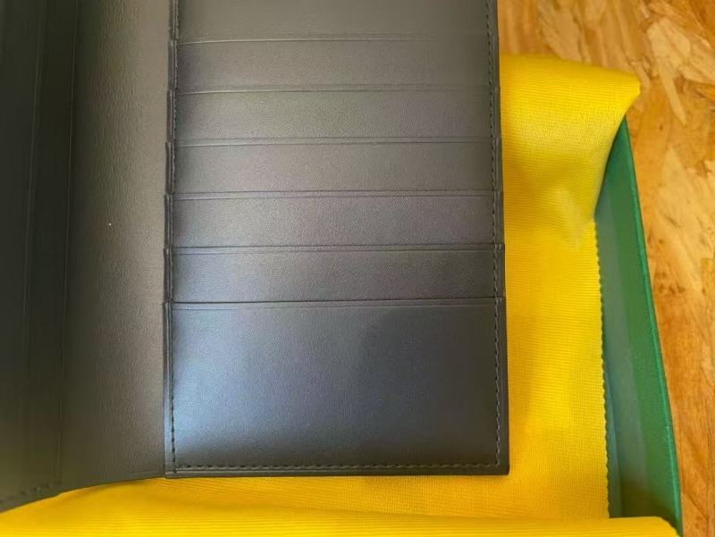 G09ard saint-roch long wallet