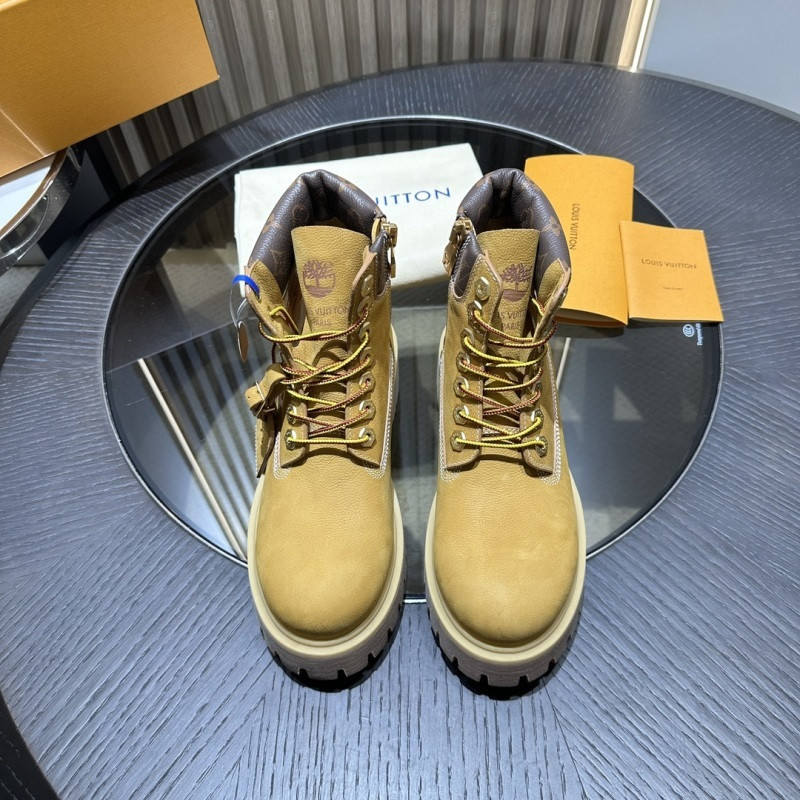 LOU1_TON SNEAKERS(The one with LV letters on the shoe is on the back)