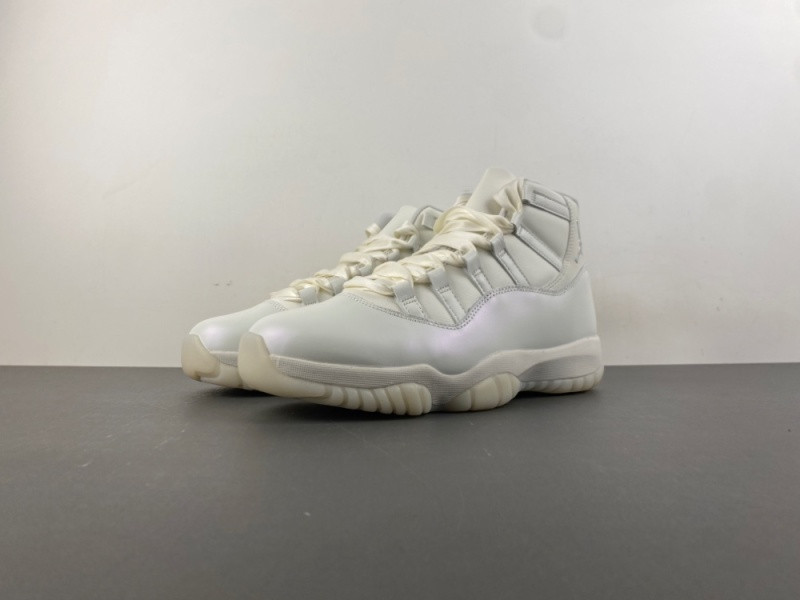 Jordan W Air Jordan 11 Retro Pearl AR0715-110