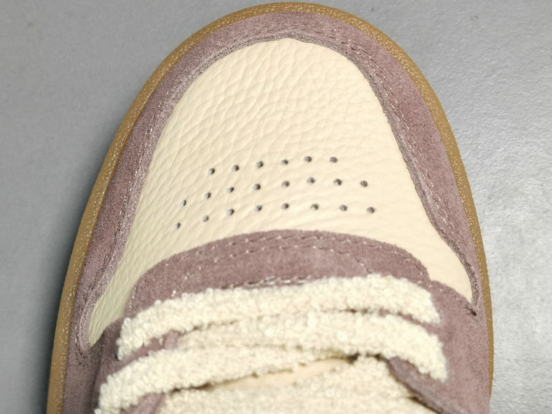 FENDI SNEAKERS