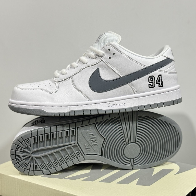 Suprem* x Nike SB Dunk Low White / Metallic Silver-White HQ8487-100