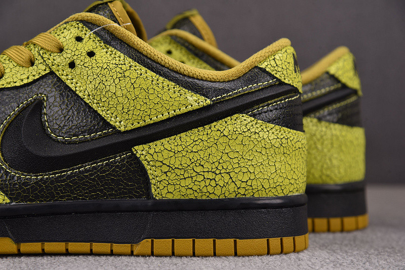 Nike Dunk Low "Halloween Skull" HV6103-300