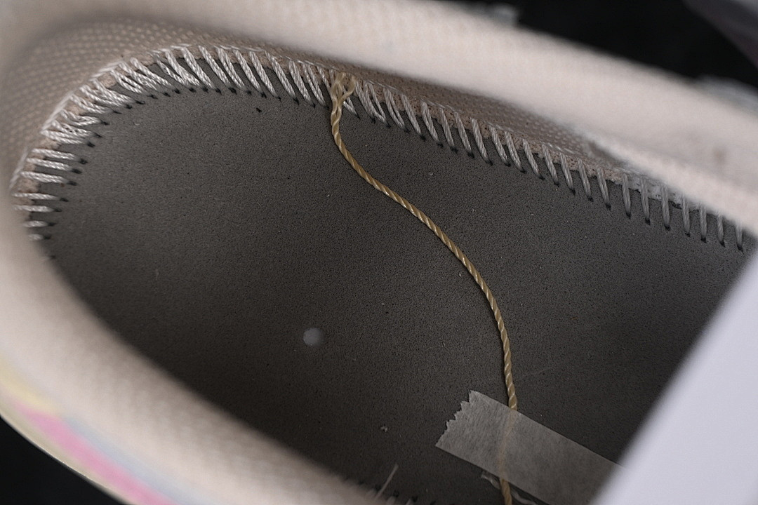 AIR JORDAN 1 LOW OG AJ1 LIGHT PINK/WHITE/APRICOT IQ7604-101