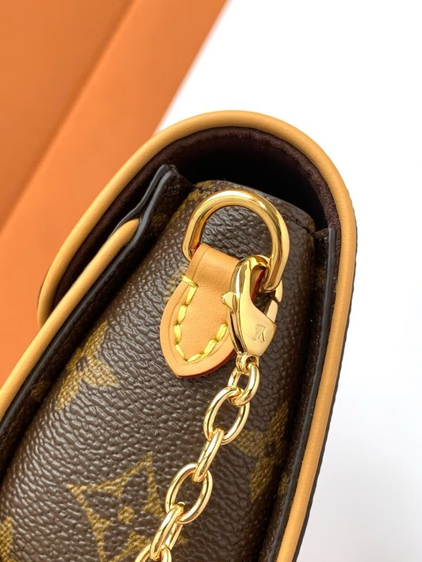 1V POCHETTE CAMILLE
