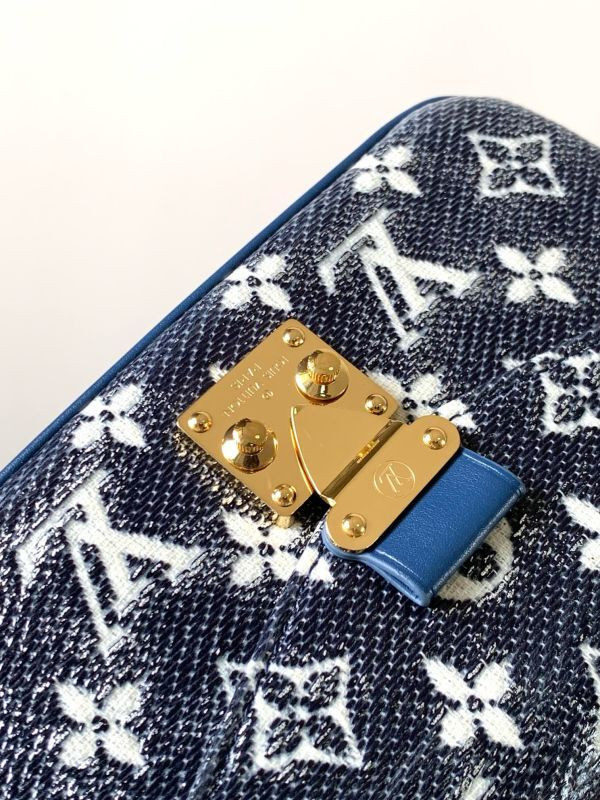 Louis Vuitton East West