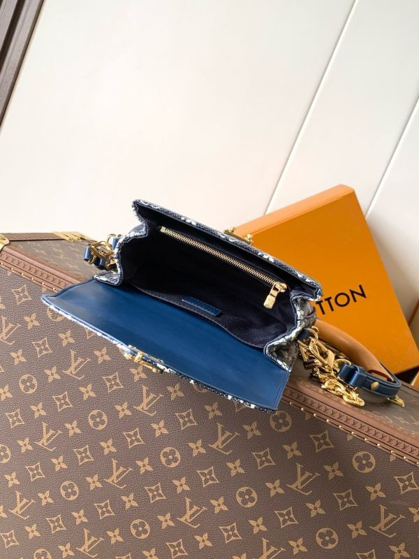 Louis Vuitton East West