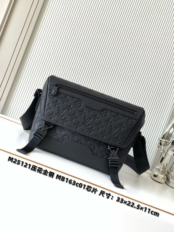 Louis Vuitton Messenger Voyager PM G65