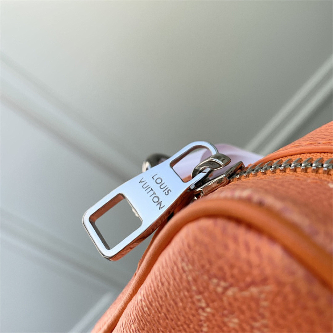 Trocadéro Wearable Wallet M26825