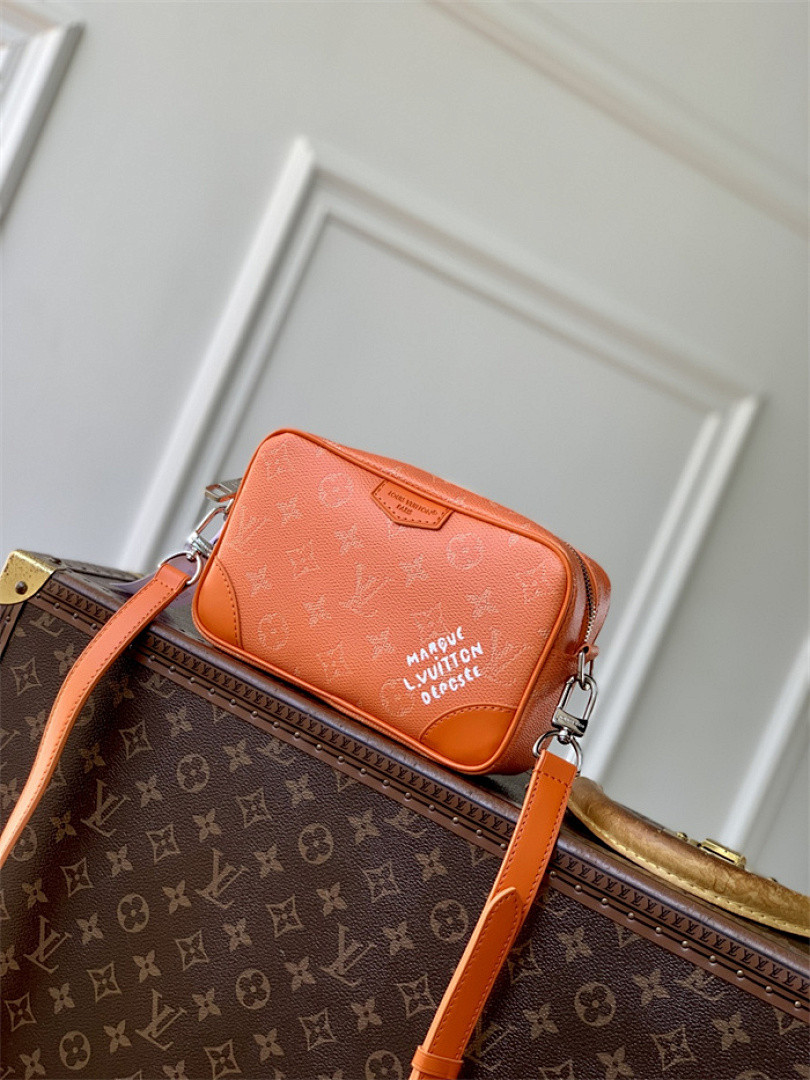 Trocadéro Wearable Wallet M26825