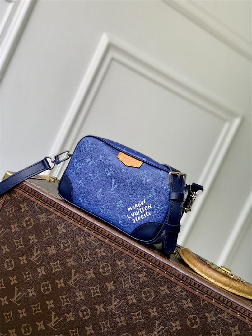 Trocadéro Wearable Wallet M26826