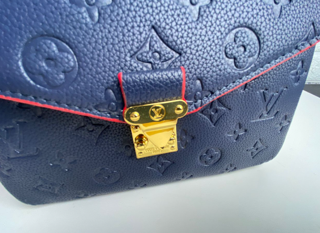 l0vis Vvtt0n monogram canvas pochette metis 25cm navy