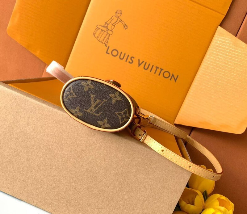 LV Fold Me Pouch (M80874)