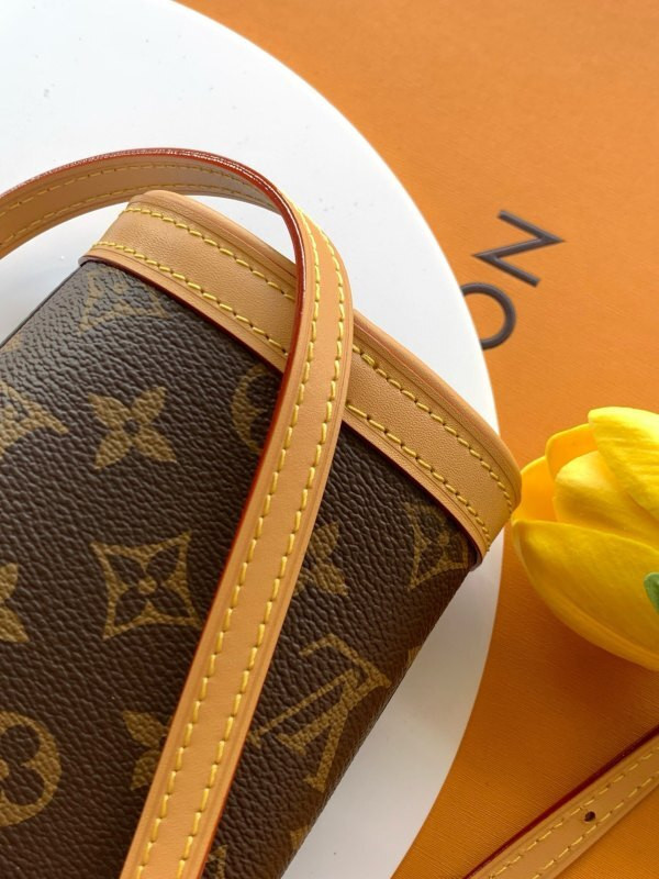 LV Fold Me Pouch (M80874)