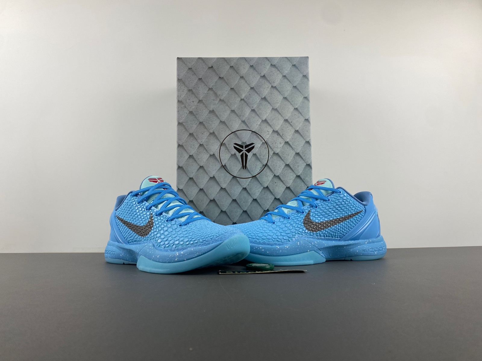 Nike Kobe 6 ice grinch. P.E PE2023-100