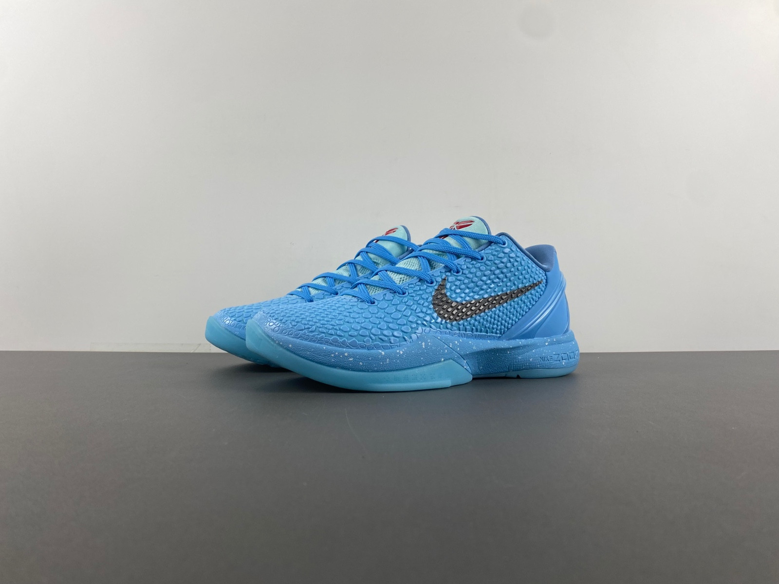 Nike Kobe 6 ice grinch. P.E PE2023-100