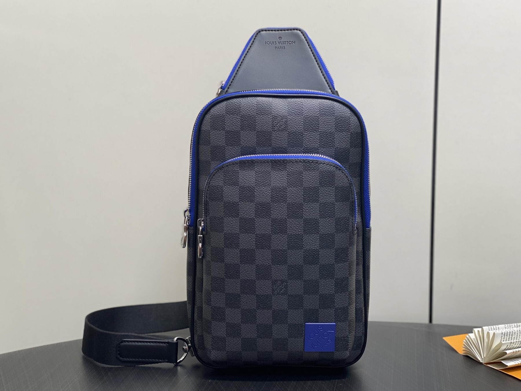 LV Avenue Slingbag Damier Graphite Canvas